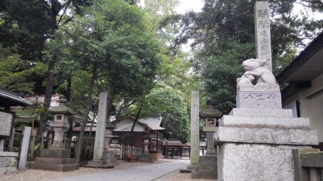 浦和の調神社には鳥居がない。