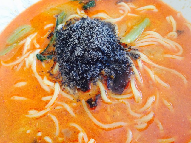 ファミマの冷凍食品「黒ごま担々麺」⑤